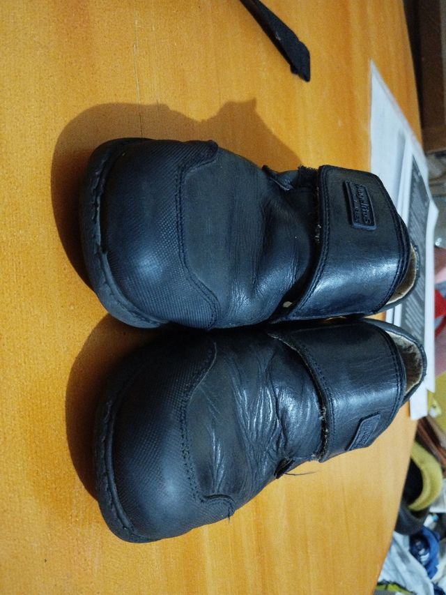 Zapatos niño para el coche