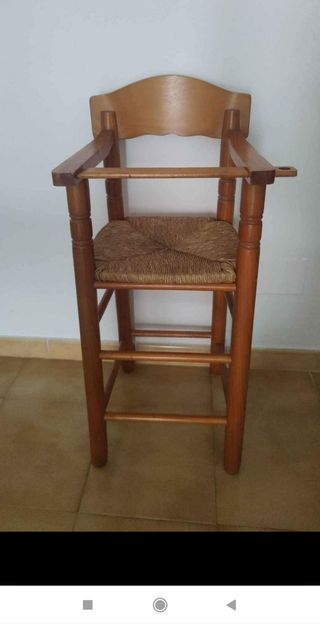 Trona de madera