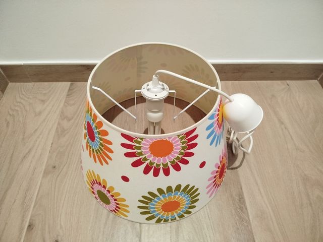 Lámpara de techo con pantalla de flores