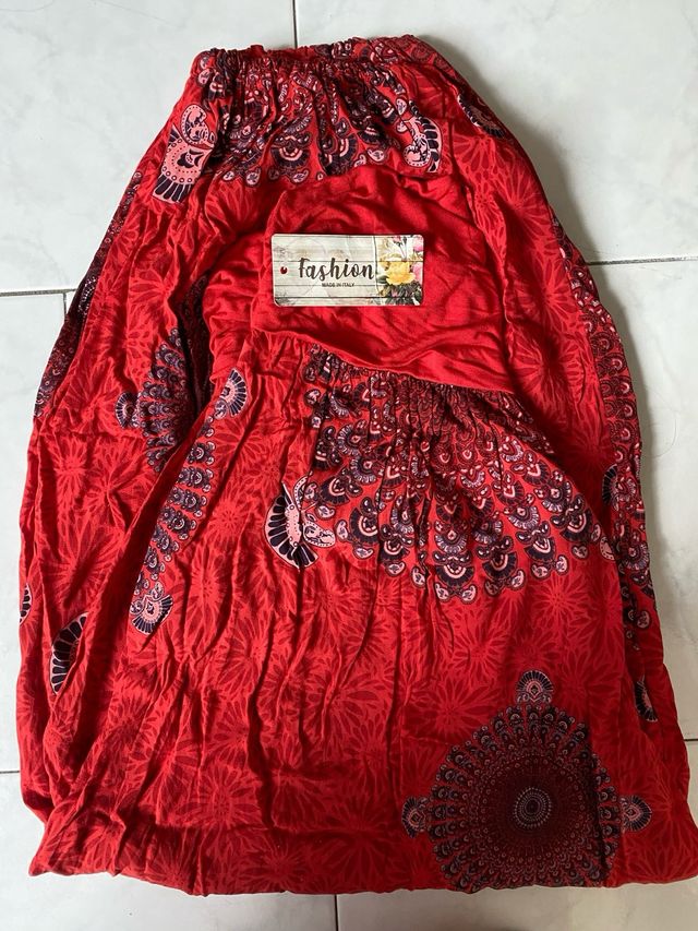 Pantaloni rossi larghi