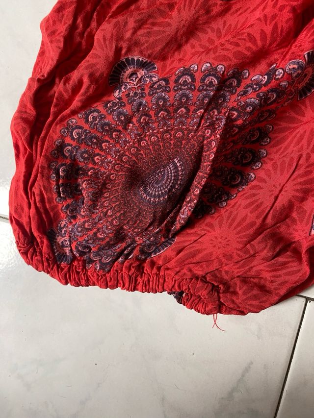 Pantaloni rossi larghi