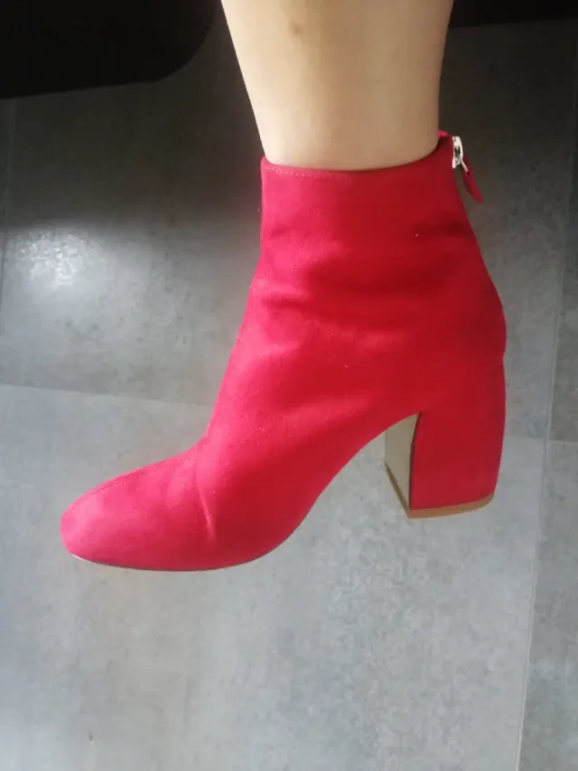 Botin rojo de stradivarius