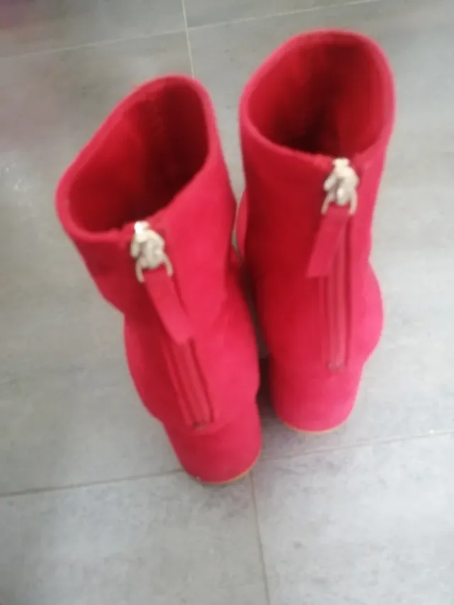 Botin rojo de stradivarius
