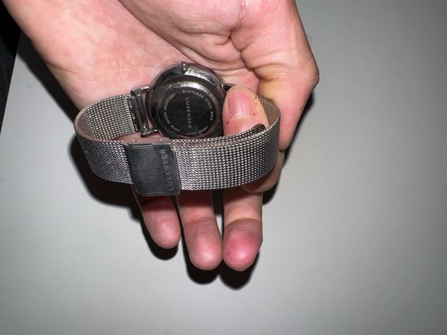 Reloj Luxenter muy fino correo malla