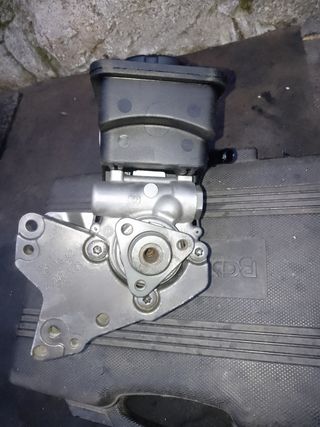 Bomba dirección BMW 320d