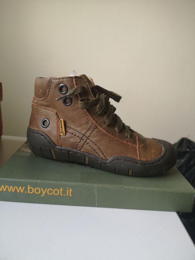 Zapatos del niño, talla 29, piel