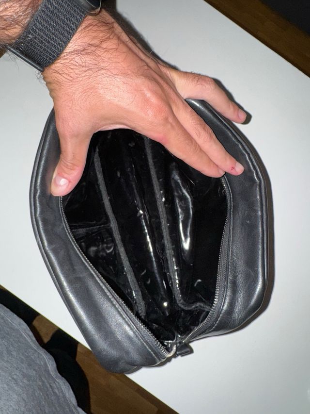 Neceser Hugo Boss piel e impermeable