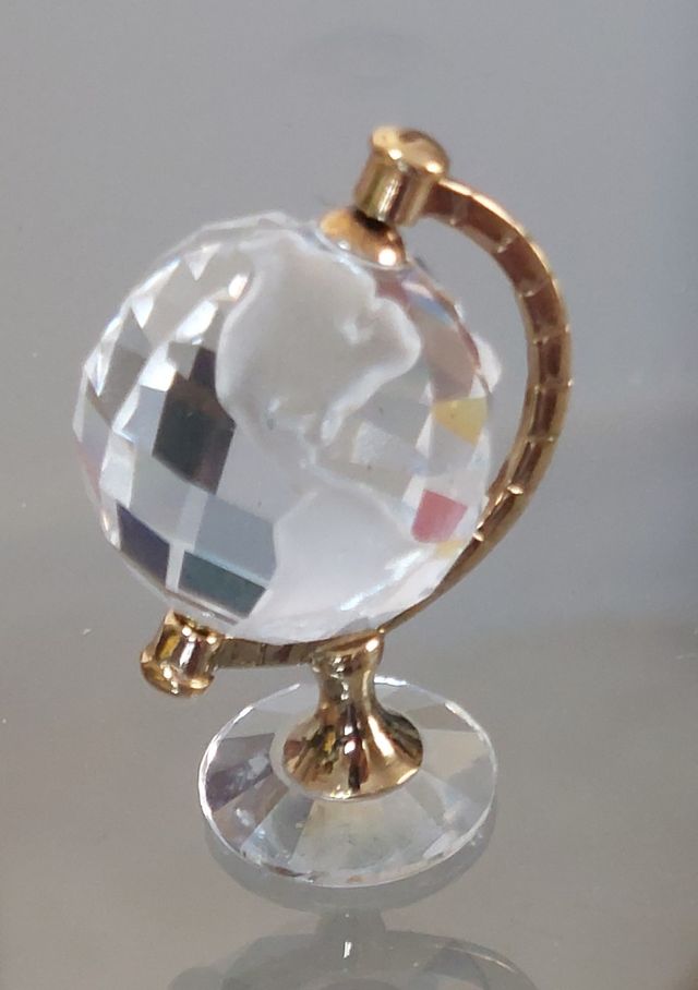 FIGURA ORIGINAL SWAROVSKI.  BOLA  MUNDO.