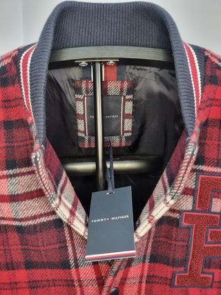 Chaqueta universitaria Tommy Hilfiger 