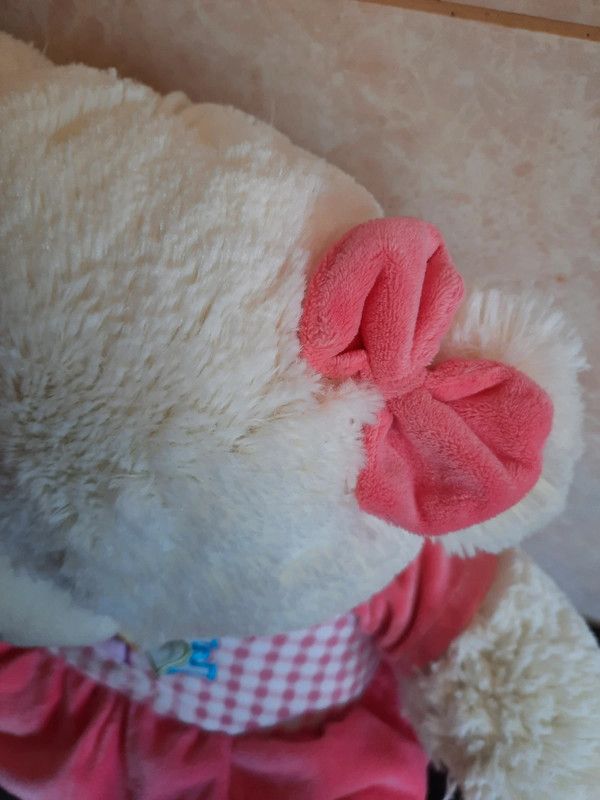 Urso Peluche Branco felpudo Com vestido Com laço