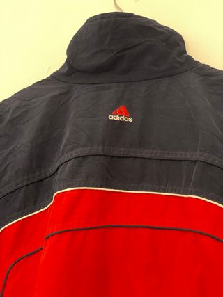 Chaqueta Vintage Adidas con logos bordados