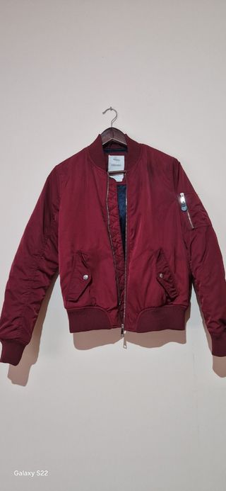 Chaqueta tipo bomber burdeos 