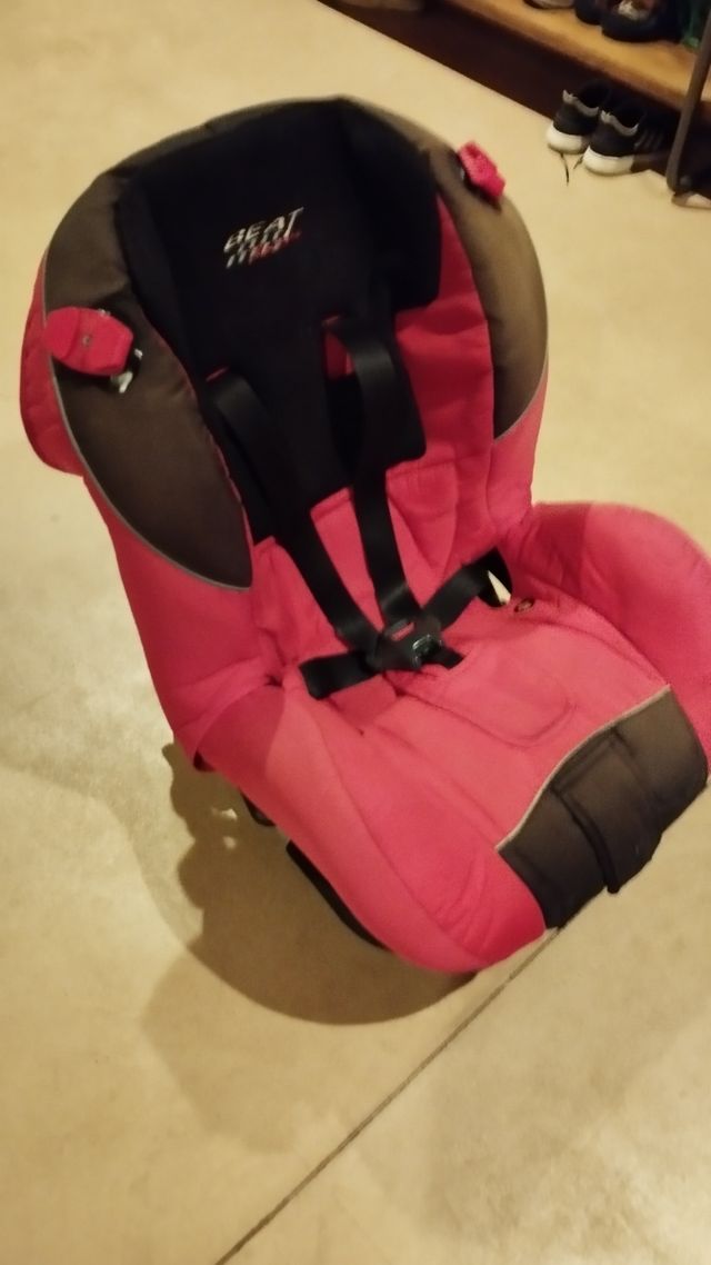 Seggiolino auto per neonati e bambini
