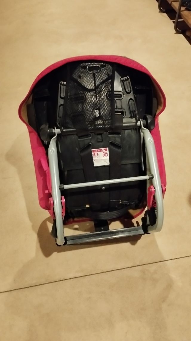 Seggiolino auto per neonati e bambini