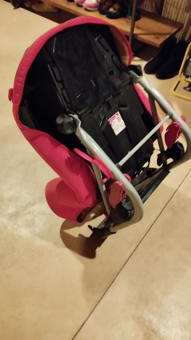 Seggiolino auto per neonati e bambini