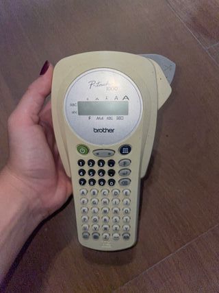 Impresora manual de etiquetas marca Brother