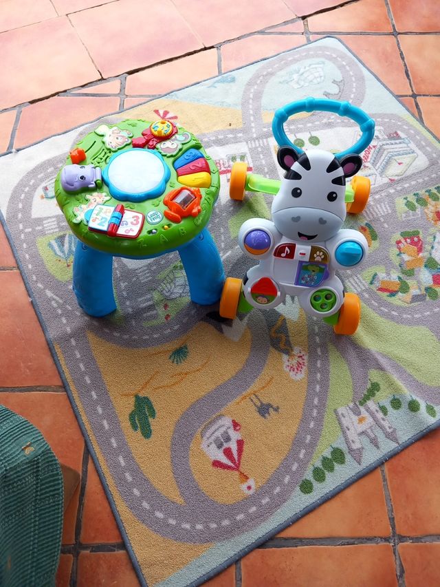 Set di deambulatori, corridoi e tavolo da gioco