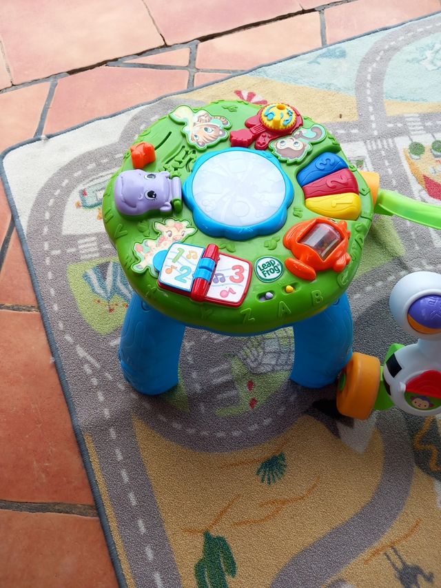 Set di deambulatori, corridoi e tavolo da gioco