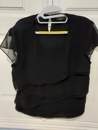 Blusa sedosa negra de Antea 46