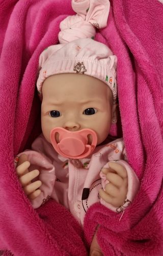 Bebe niña reborn silicona