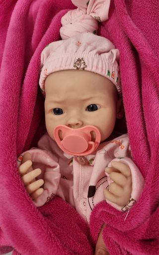 Bebe niña reborn silicona