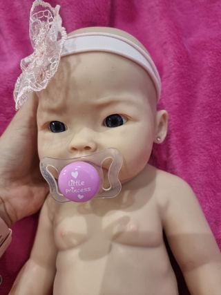 Bebe niña reborn silicona