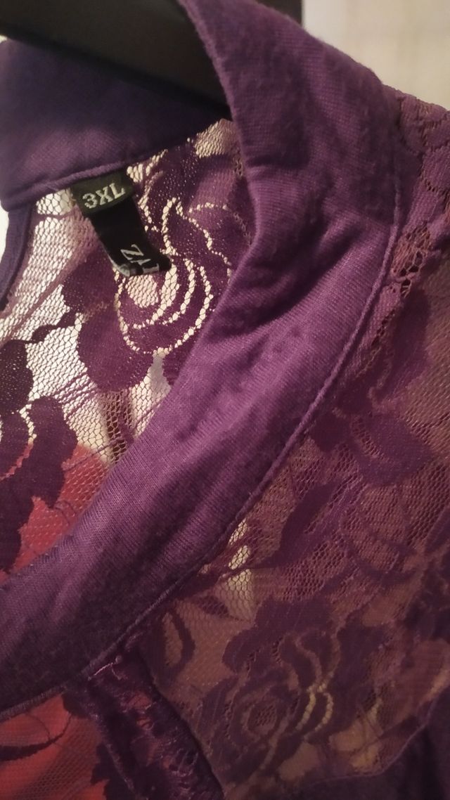 Camisetas con encaje color morado