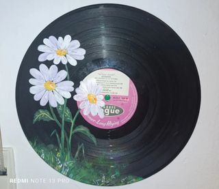 Vinilo pintado a mano diseño floral.