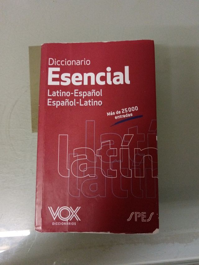 Diccionario Esencial Latino. Latino-Español/ Español-Latino (Spanish Edition)