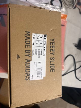 Yeezy slide talla 38