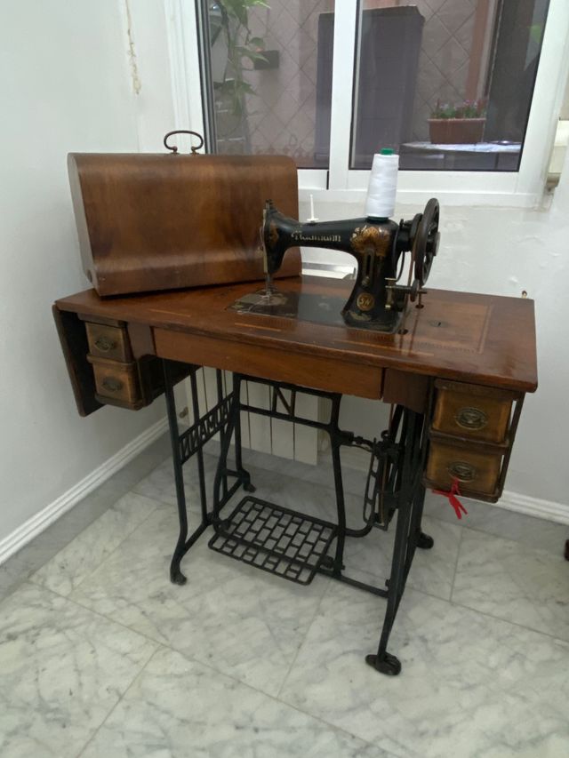 Maquina coser antigua naumann