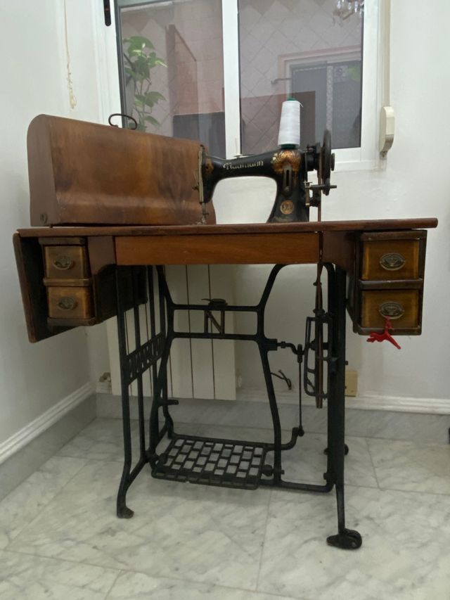 Maquina coser antigua naumann