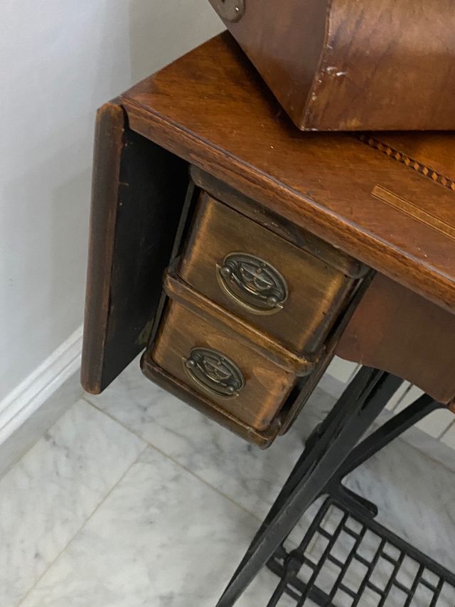 Maquina coser antigua naumann