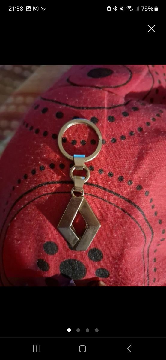 Llaveros pinypon y renault