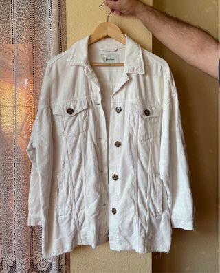 Sobrecamisa oversize de pana blanca