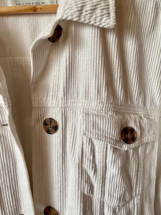 Sobrecamisa oversize de pana blanca