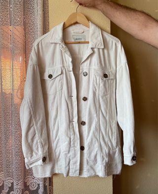Sobrecamisa oversize de pana blanca