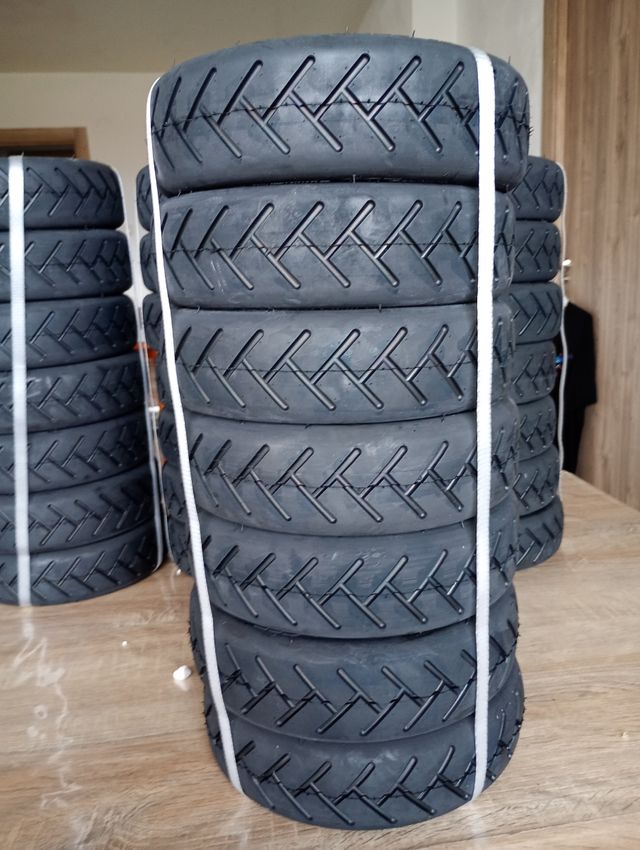 Rueda tubeless 250×54 CST