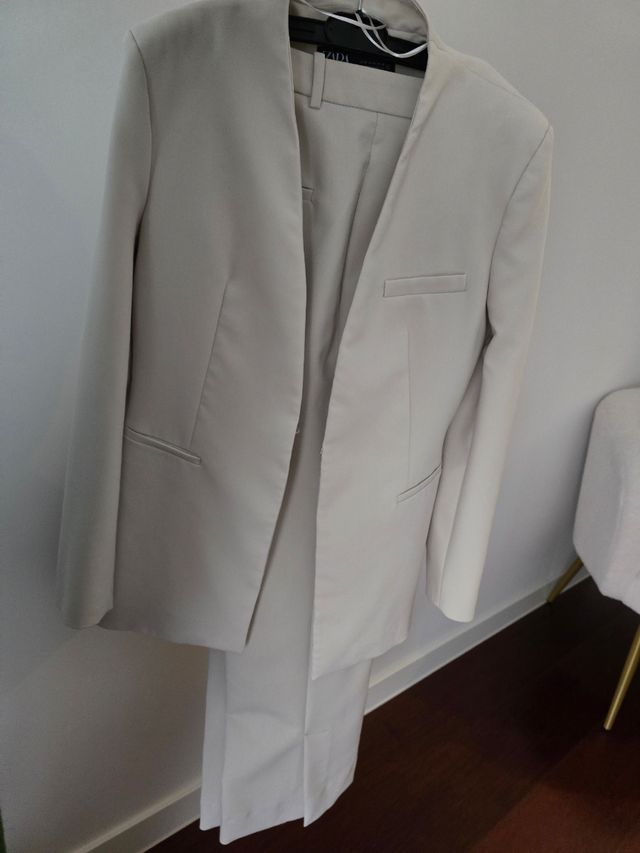 Traje pantalón beis Zara