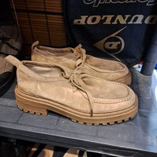 Zapatos de antelina en color camel 