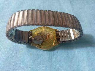Reloj Swatch 1997 amarillo correa elástica