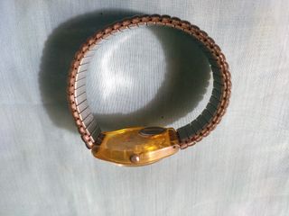 Reloj Swatch 1997 amarillo correa elástica