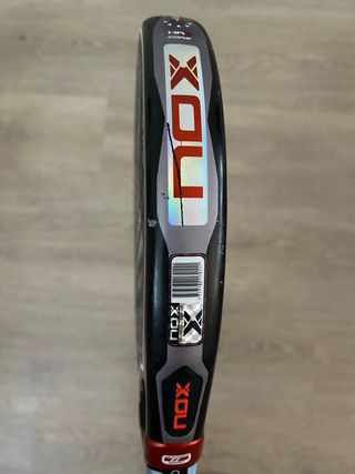 Pala pádel NOX AT10 Genius 18k rojo negro con fund