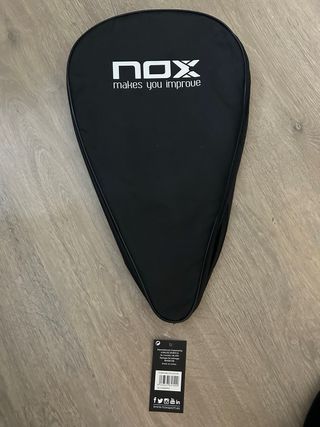 Pala pádel NOX AT10 Genius 18k rojo negro con fund