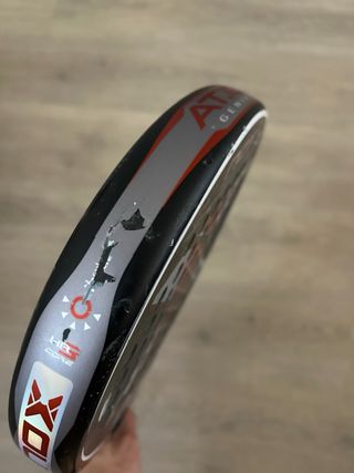 Pala pádel NOX AT10 Genius 18k rojo negro con fund