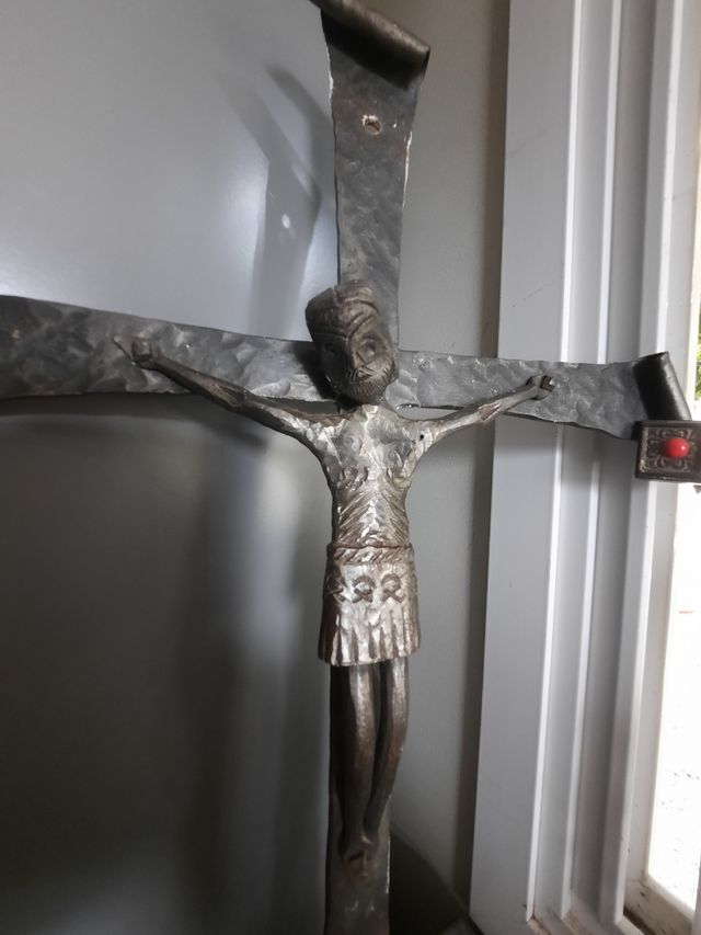 Crocifissi antichi in metallo fatti a mano