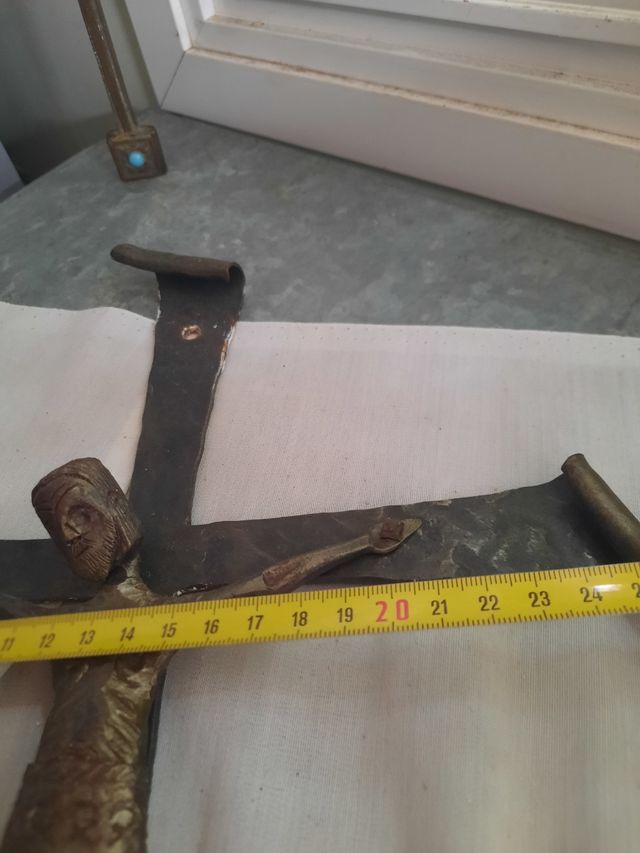 Crocifissi antichi in metallo fatti a mano