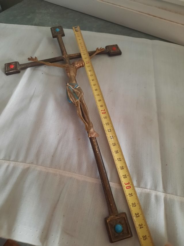 Crocifissi antichi in metallo fatti a mano