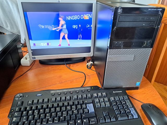 Ordenador de sobremesa Dell con Windows 11