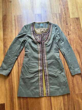 Spolverino ricamato a mano